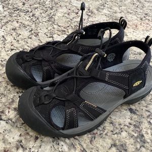 KEEN WATERPROOF SANDALS-size 9